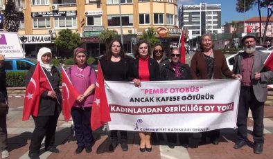 Kadınlar, ‘Pembe Otobüs’ Vaatlerine Karşı Sokağa Döküldü! “Pembe Otobüs Ancak Kafese Götürür”