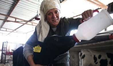 Plazadaki Kariyerinden Vazgeçen Genç Kadın, Çiftçiliğe Atıldı