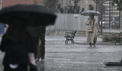 Meteoroloji Saat Vererek Uyardı! 12 İle Sarı Kodlu Uyarı: Aralarında İstanbul da Var!