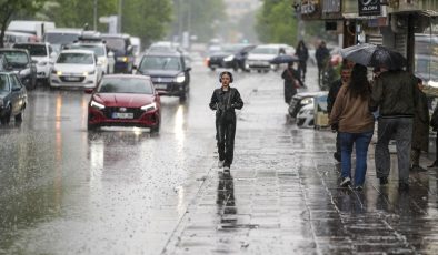 Meteorolojiden Önemli Uyarı: Gök Gürültülü Sağanak! Şemsiyesiz Dışarı Çıkmayın!