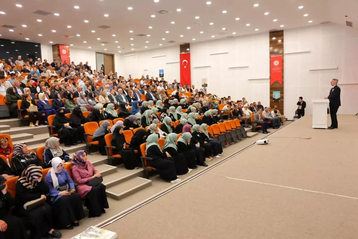 Bayburt’ta ‘Peygamberimiz ve Şahsiyet İnşası’ Konferansı