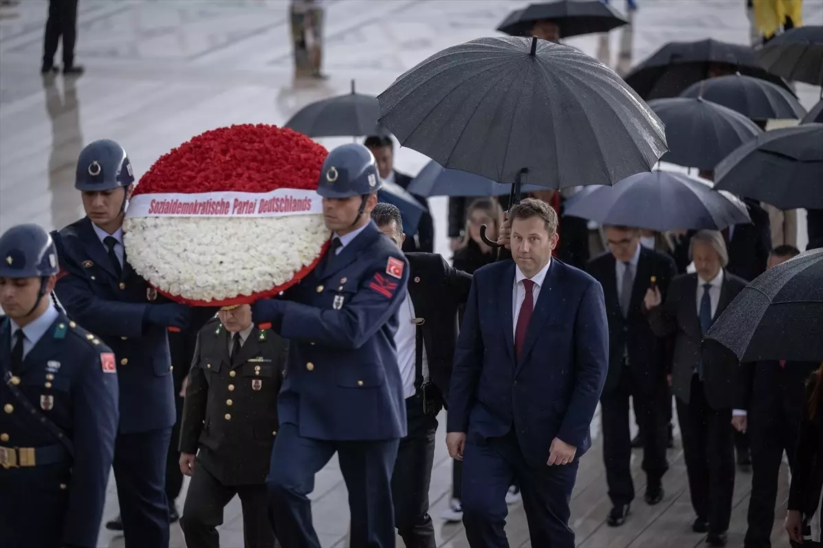 Klingbeil ve Özel Anıtkabir’i Ziyaret Etti