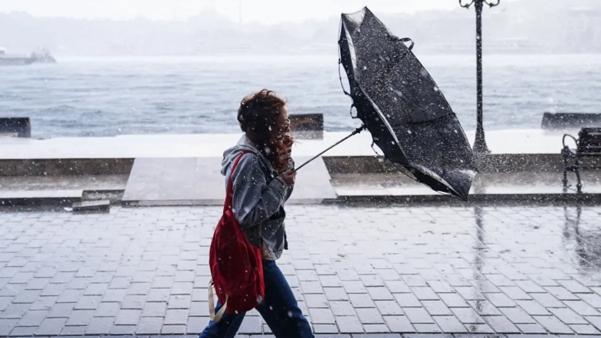 SON DAKİKA! Meteoroloji 17 il için hava durumu uyarısı! İstanbul dahil o iller için sarı ve turuncu kodlu alarm verildi: Sağanak ve fırtına!