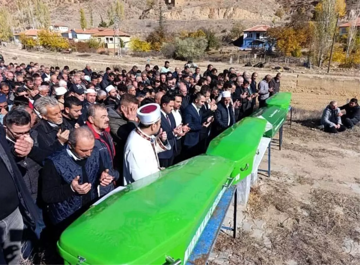 Kalecik’teki Trafik Kazasında Hayatını Kaybeden Aile Toprağa Verildi