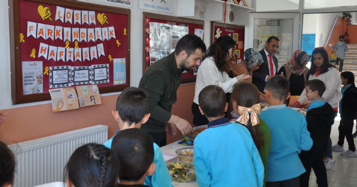 Şarkışla’da öğrencilerden lösemili çocuklar için kermes