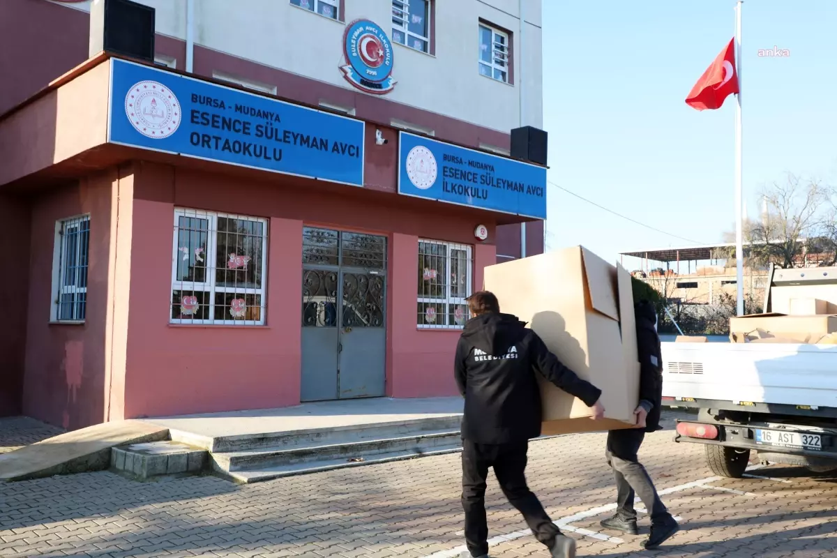 Mudanya Belediyesi’nden Öğrencilere Kış Yardımı ve Temizlik Malzemesi Desteği