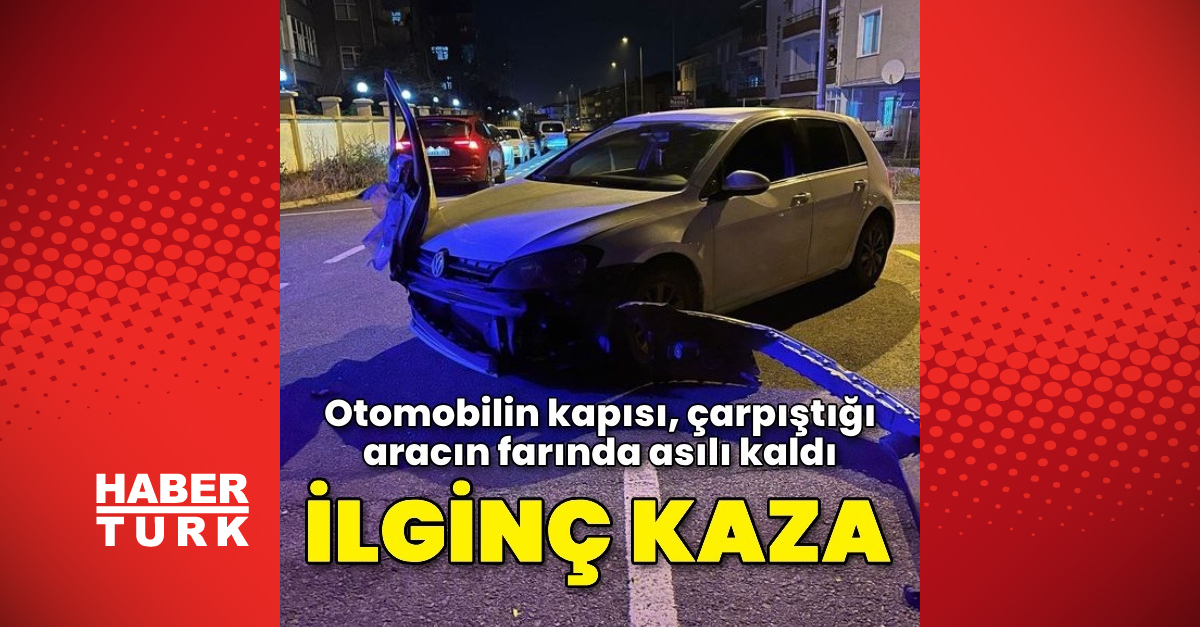 Sakarya’da ilginç kaza: Otomobilin kapısı, çarpıştığı aracın farında asılı kaldı